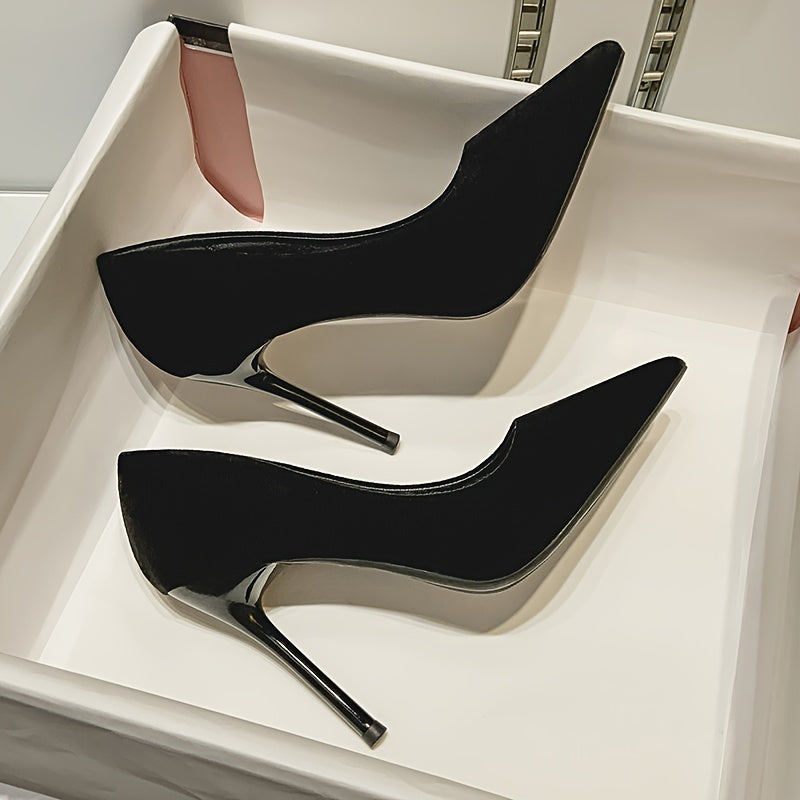 Sapato Scarpin com bico fino preto Stiletto